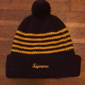 Supreme Pom beanie